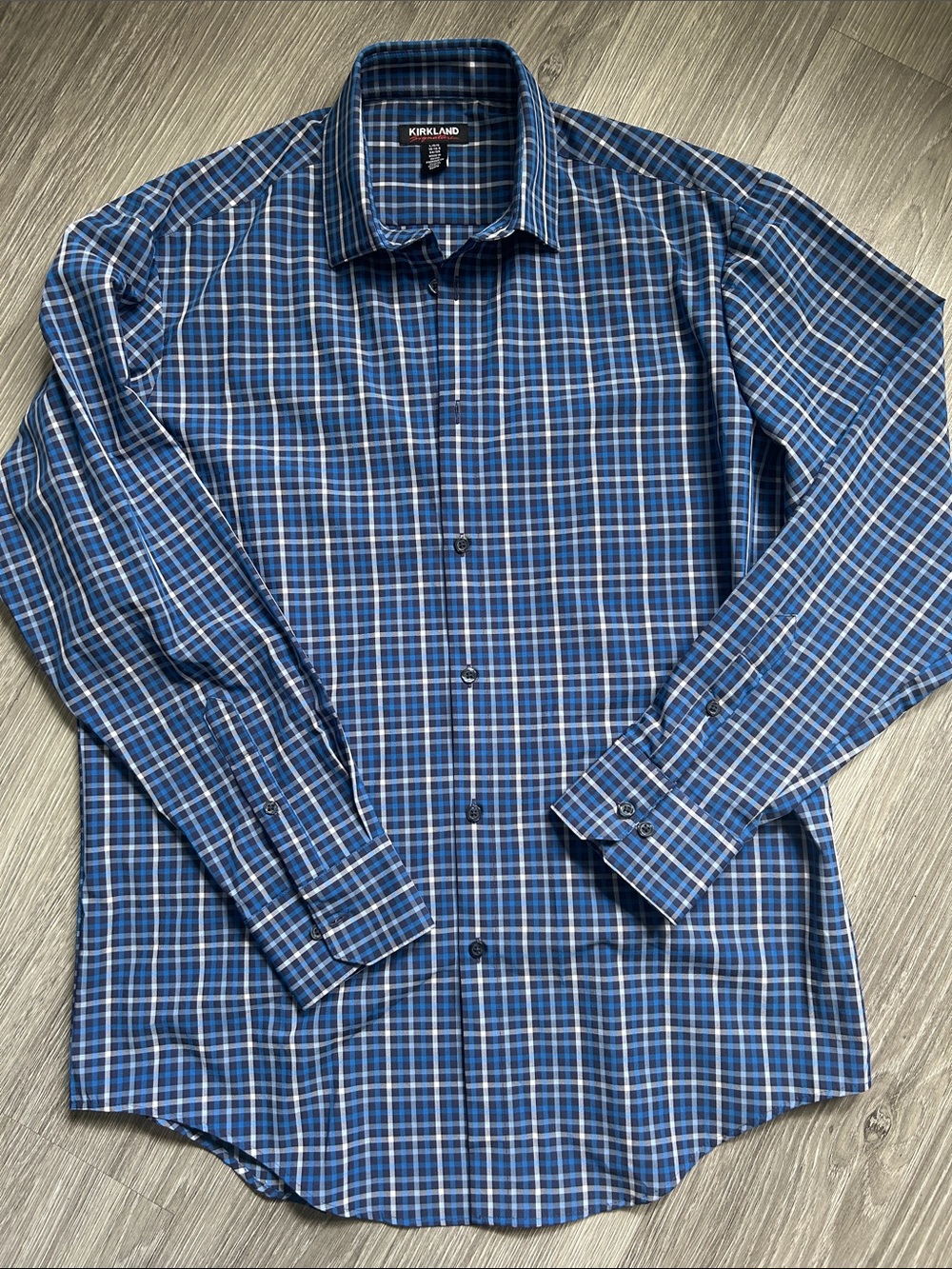 Like-new Kirkland Men’s Button-Down Performance Shirt